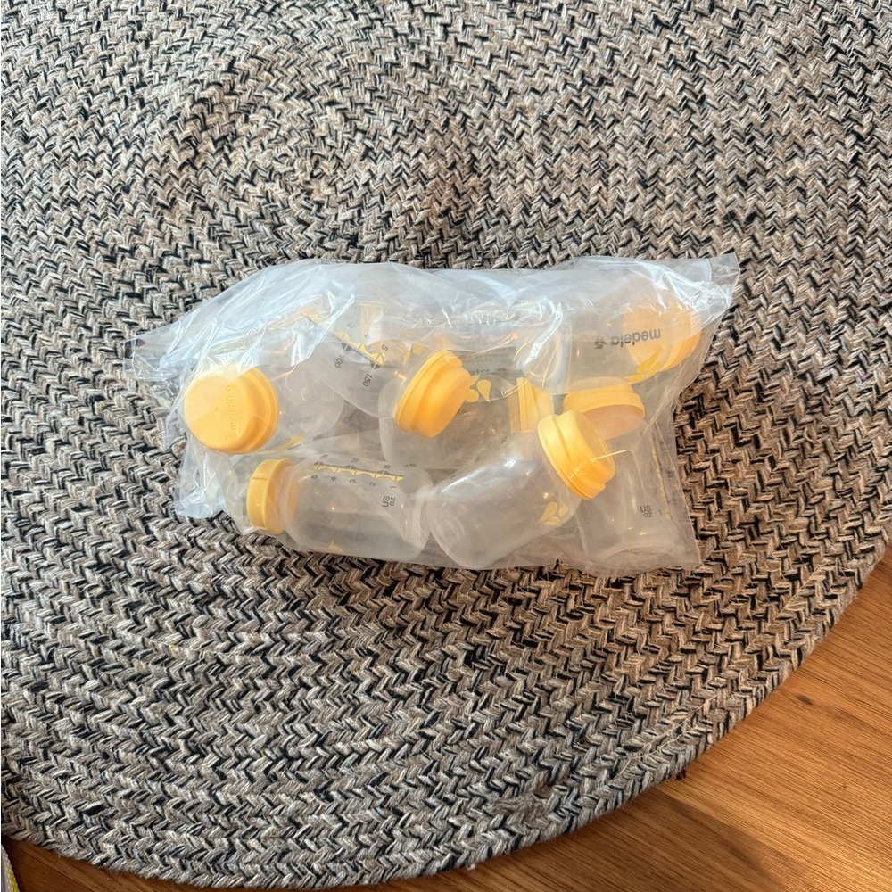 Medela Milk Storage Bottles with Yellow Caps